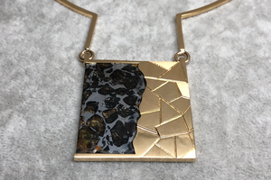 Olive meteorite collar - 橄榄陨石项圈 - aurumspeak