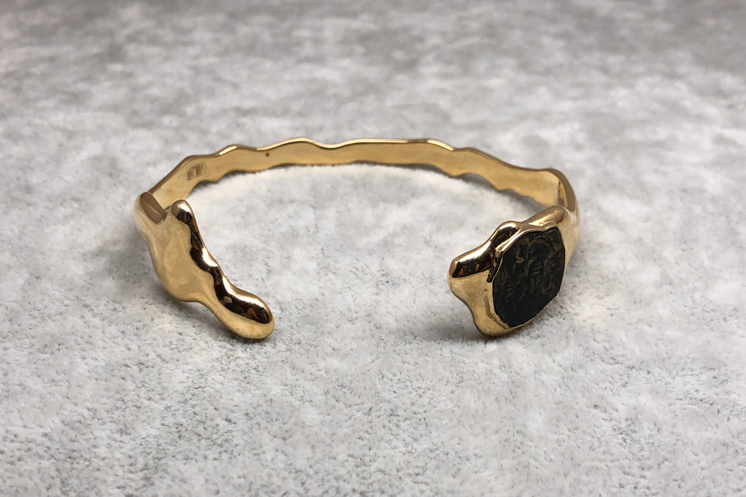 18K yellow gold bracelet inlaid with an ancient silver coin - 18K黄金镶嵌古银币手镯 - aurumspeak