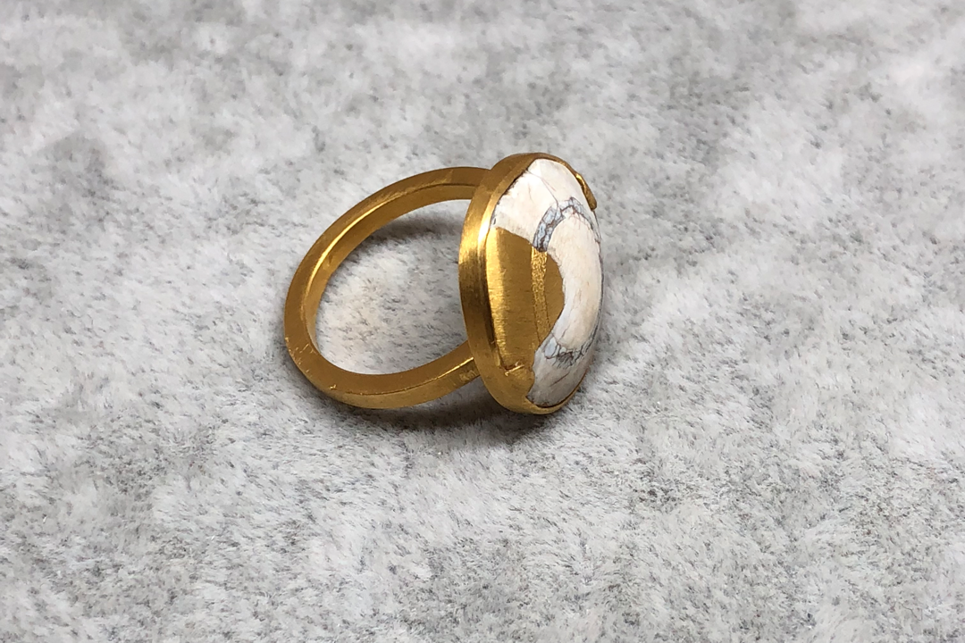 24K yellow gold inlaid with Central Asian white goat's eye dzi bead ring  - 24K黄金镶嵌中亚白色板眼珠戒指 - aurumspeak