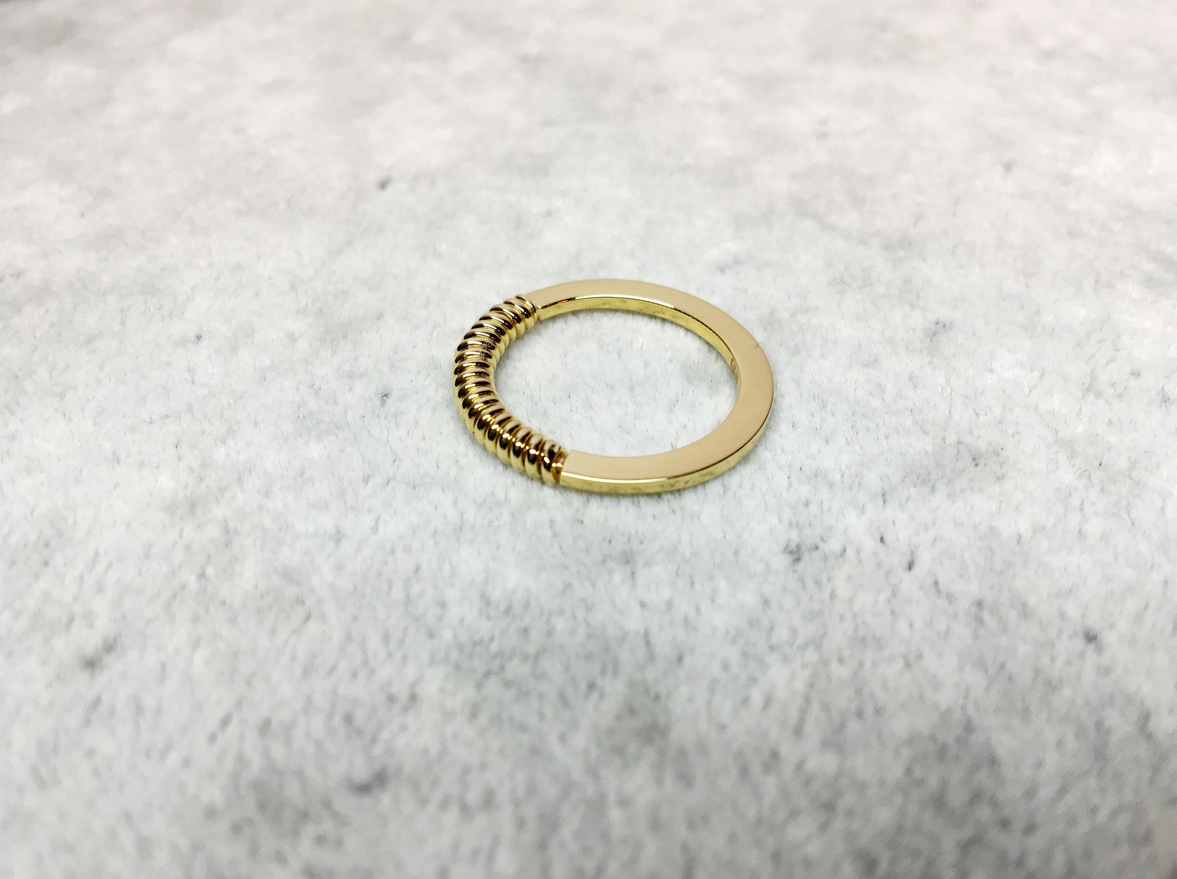 Wire Spring Gold Bar Ring - 弹簧金条戒指 - aurumspeak